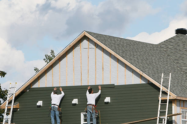 Professional Siding technician working in Russellville, OH